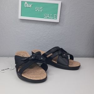 New sandals size 6